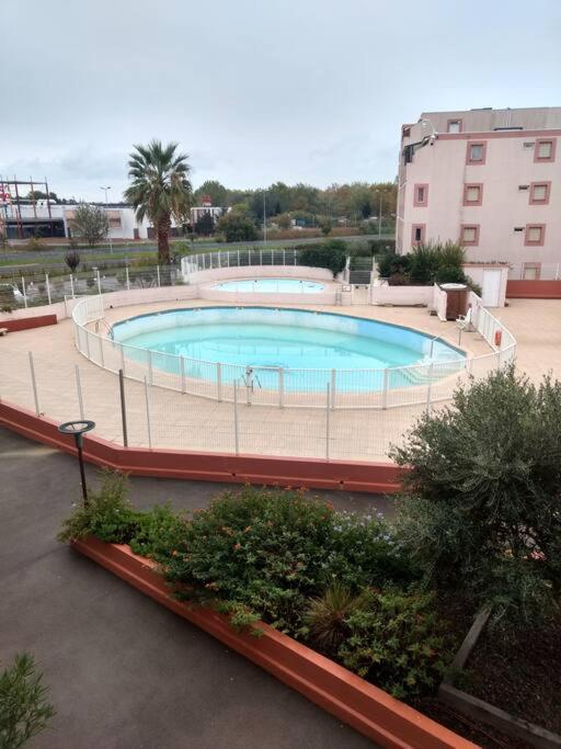 Superbe Dans Avec Piscine Sans Couchage Salle Et Lit Superpose Dans L'entree Appartement