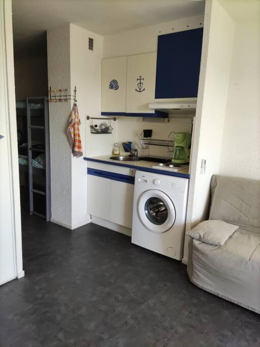 Superbe Dans Avec Piscine Sans Couchage Salle Et Lit Superpose Dans L'entree Appartement Le Grau-du-Roi