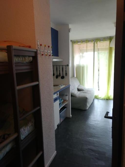 Superbe Dans Avec Piscine Sans Couchage Salle Et Lit Superpose Dans L'entree Apartment *