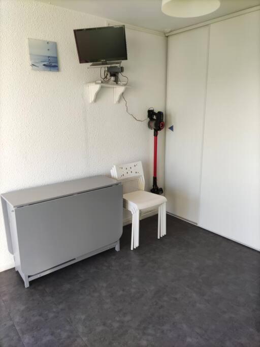 Superbe Dans Avec Piscine Sans Couchage Salle Et Lit Superpose Dans L'entree * Le Grau-du-Roi
